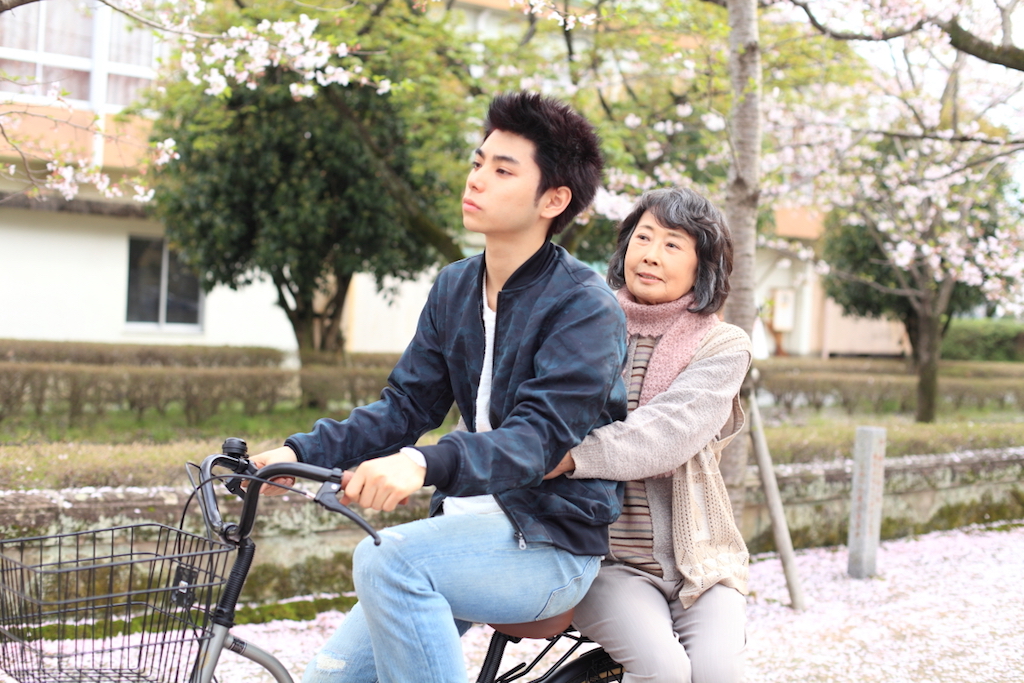 村上虹郎×吉行和子が自転車で2人乗り『春なれや』8月公開
