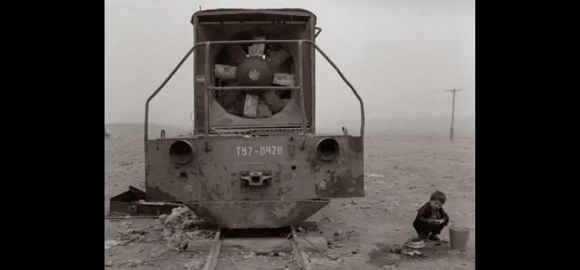 少年、機関車に乗る 場面写真 4